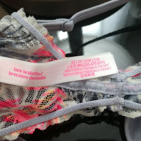 Victoria Secret bras - Picture 4 of 6